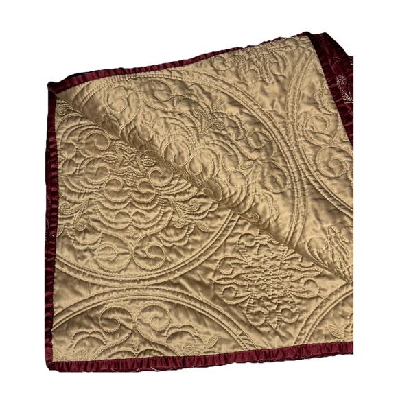 Beautiful Satin Matelasse Reversible Quilt Blanket Bedding Red Tan 70x88 Cover - Picture 3 of 6